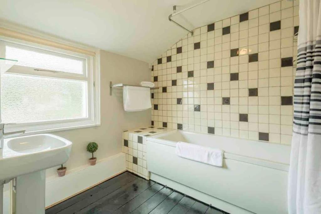 Cambridge 3 Bedroom Flat With Private Parking المظهر الخارجي الصورة